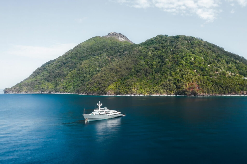 aqua-blu-yacht-d-expedition-de-bali-aux-iles-de-la-sonde-indonesie-13