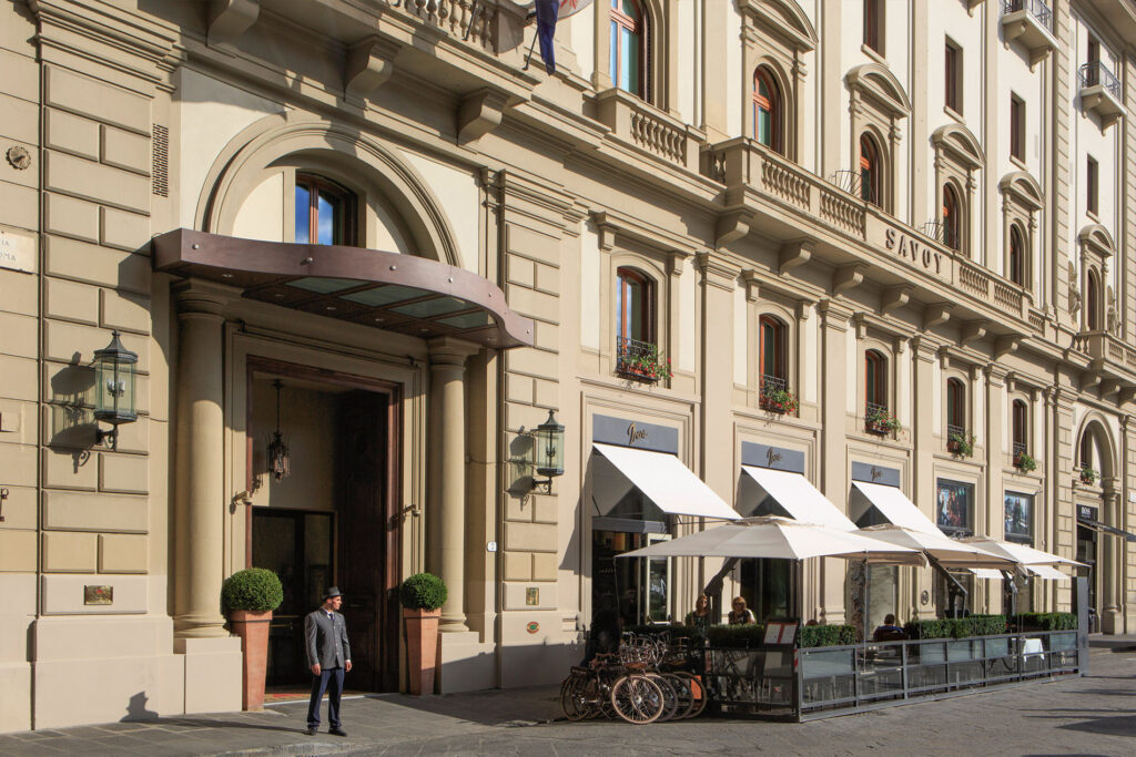 hotel-savoy-florence-hotels-de-luxe-rocco-forte-piazza-della-republica-duomo-et-ponte-vecchio-olga-polizzi-restaurant-irene-2