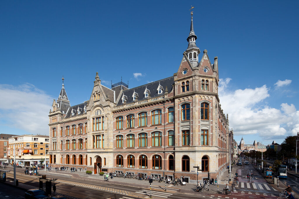hotel-the-conservatorium-esprit-loft-d-artiste-voyage-de-luxe-a-amsterdam-1